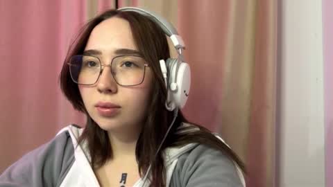 mira_light_ online show from October 6, 3:50 pm