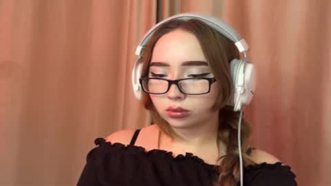 mira_light_ online show from September 30, 3:17 pm