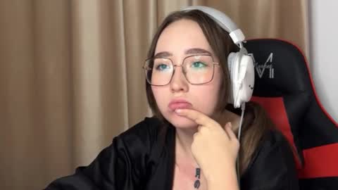 mira_light_ online show from October 23, 3:29 pm