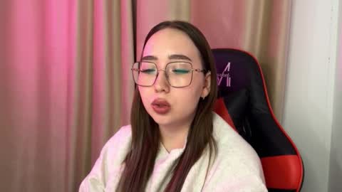 mira_light_ online show from November 6, 6:03 pm