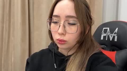 mira_light_ online show from November 11, 4:37 pm