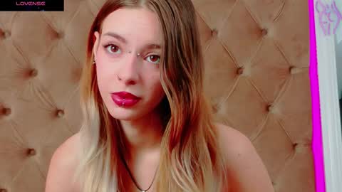 Snapshot of mira_lynxx chatting on October 16, 4:59 am mira_lynxx online show from October 16, 4:59 am