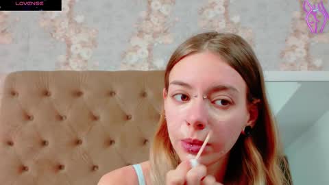 Snapshot of mira_lynxx chatting on October 20, 4:26 am mira_lynxx online show from October 20, 4:26 am