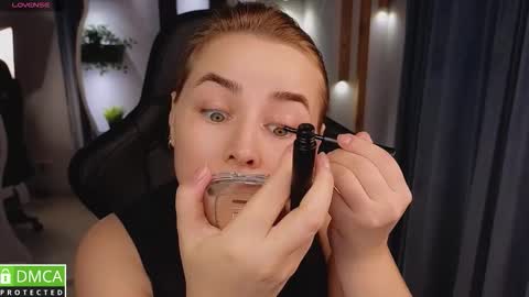 Snapshot of mira_mermayd chatting on October 8, 8:18 am Mira online show from October 8, 8:18 am