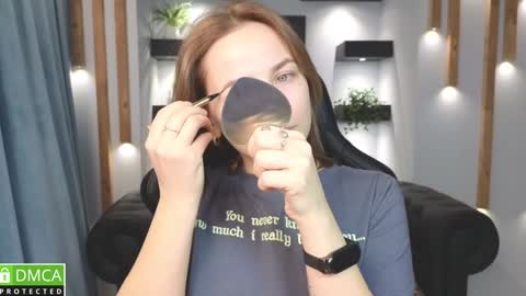 Snapshot of mira_mermayd chatting on December 25, 8:18 am Mira online show from December 25, 8:18 am