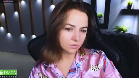 Snapshot of mira_mermayd chatting on December 10, 8:08 am Mira online show from December 10, 8:08 am