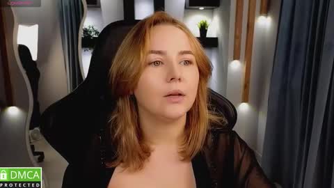 Snapshot of mira_mermayd chatting on October 15, 8:06 am Mira online show from October 15, 8:06 am