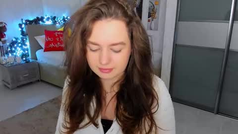 Emma online show from December 5, 4:44 pm