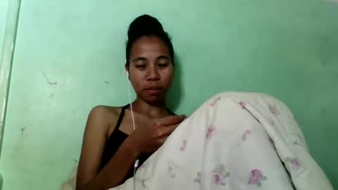 Snapshot of mirah881 chatting on September 29, 9:47 am mirah881 online show from September 29, 9:47 am