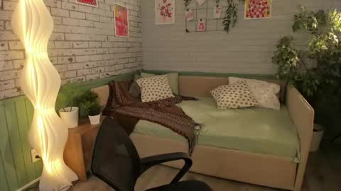 Aki online show from May 10, 8:55 pm