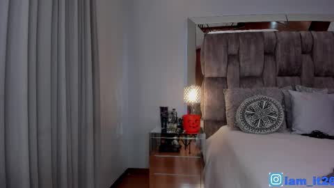 Snapshot of mirandacollins_ chatting on October 8, 1:21 am Miranda online show from October 8, 1:21 am