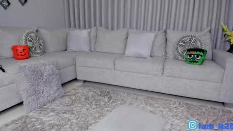 Snapshot of mirandacollins_ chatting on October 14, 1:41 am Miranda online show from October 14, 1:41 am