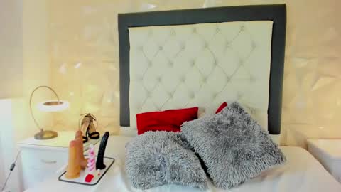 Mirandas room online show from March 5, 4:57 pm