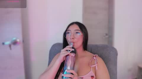 Snapshot of mirandajohnson_ chatting on October 21, 12:09 pm Miranda online show from October 21, 12:09 pm