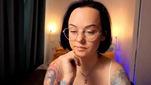 MiraSkyy online show from October 4, 3:16 pm