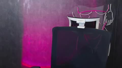 Snapshot of miri_miss chatting on December 22, 7:11 am Miri online show from December 22, 7:11 am