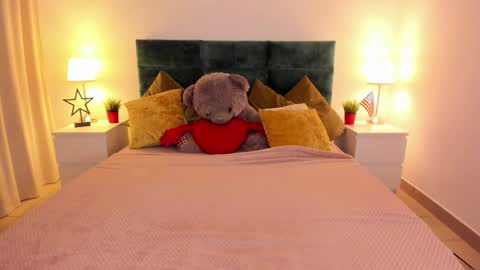 mishapallmer online show from October 19, 8:16 am