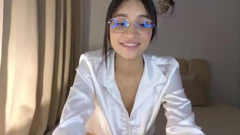 Snapshot of mishelle___7 chatting on October 15, 1:19 am Shell online show from October 15, 1:19 am