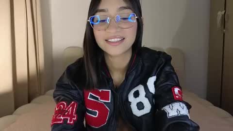 Snapshot of mishelle___7 chatting on October 31, 2:24 am Shell online show from October 31, 2:24 am