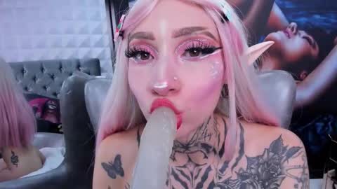 Snapshot of miss___angel chatting on September 19, 6:29 pm miss___angel online show from September 19, 6:29 pm