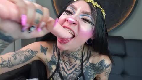 Snapshot of miss___angel chatting on October 31, 6:45 pm miss___angel online show from October 31, 6:45 pm