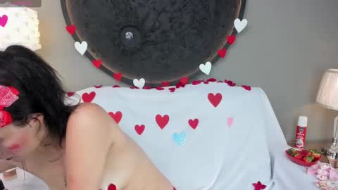 Snapshot of miss___charlotte chatting on February 14, 6:19 pm Charlotte online show from February 14, 6:19 pm