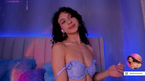 Snapshot of miss__charlotte_ chatting on October 17, 5:43 am Charlotte online show from October 17, 5:43 am