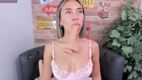 Snapshot of miss__zoe chatting on October 11, 7:05 pm Zoe online show from October 11, 7:05 pm