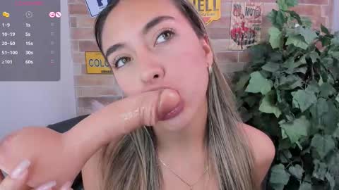 Snapshot of miss__zoe chatting on October 4, 7:07 pm Zoe online show from October 4, 7:07 pm