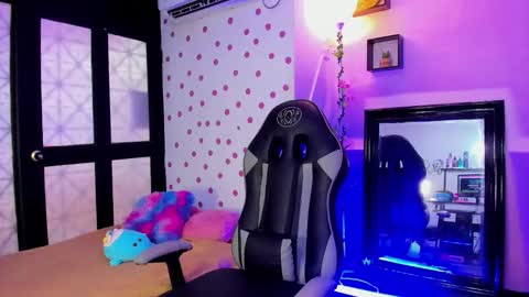 Snapshot of miss_akemi chatting on October 23, 1:17 pm Akemi 3 online show from October 23, 1:17 pm