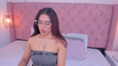 miss_aris_ online show from September 13, 9:01 pm
