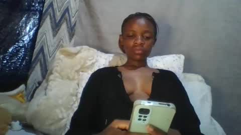 Snapshot of miss_belllo chatting on February 22, 6:06 am miss_belllo online show from February 22, 6:06 am