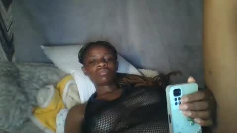 Snapshot of miss_belllo chatting on February 20, 7:01 am miss_belllo online show from February 20, 7:01 am