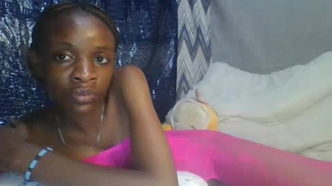 Snapshot of miss_belllo chatting on February 13, 6:52 am miss_belllo online show from February 13, 6:52 am