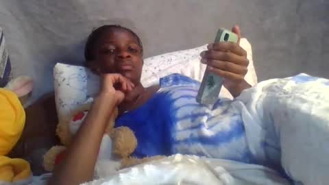 Snapshot of miss_belllo chatting on February 9, 6:05 pm miss_belllo online show from February 9, 6:05 pm