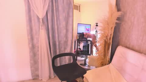 Snapshot of miss_brenda_ chatting on September 17, 12:36 pm Camila online show from September 17, 12:36 pm