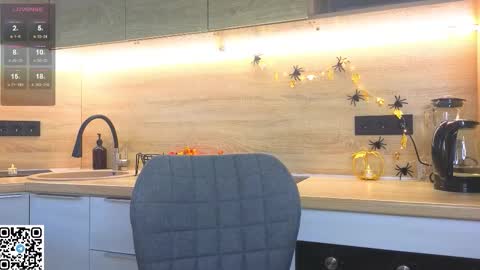 Snapshot of miss_bubbles chatting on October 25, 1:13 am Sandy online show from October 25, 1:13 am