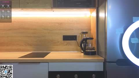 Snapshot of miss_bubbles chatting on October 14, 12:35 am Sandy online show from October 14, 12:35 am