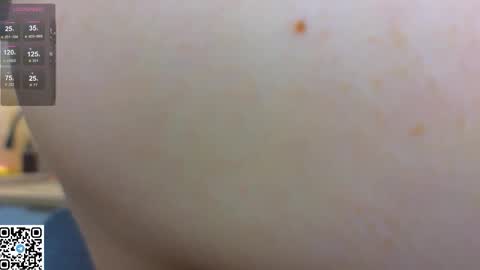 Snapshot of miss_bubbles chatting on October 23, 12:27 am Sandy online show from October 23, 12:27 am