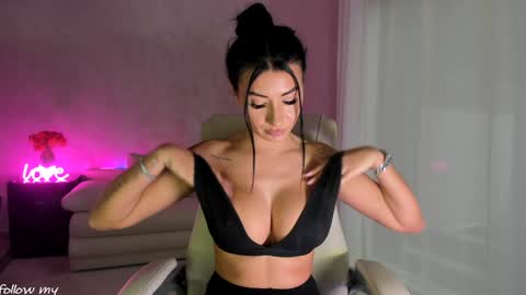 miss_diamond__ online show from December 7, 7:05 am