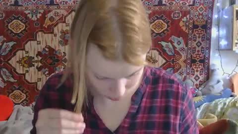 Elis online show from April 8, 11:34 am