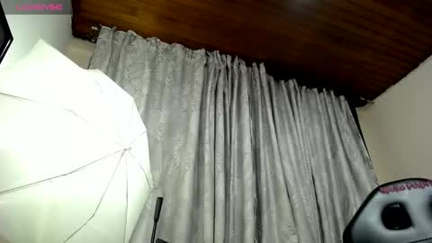 miss_foxxy_ online show from October 17, 6:49 am