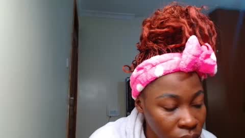 Snapshot of miss_kiarrafit chatting on December 4, 7:50 am Miss Kiarrafit online show from December 4, 7:50 am