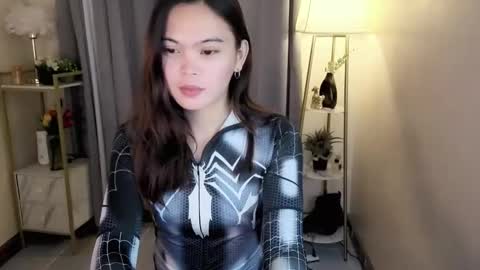 miss_kyrstyn online show from April 16, 4:50 pm