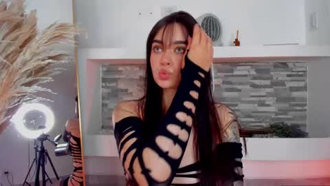 Snapshot of miss_lanaa chatting on February 23, 11:43 pm Alana online show from February 23, 11:43 pm