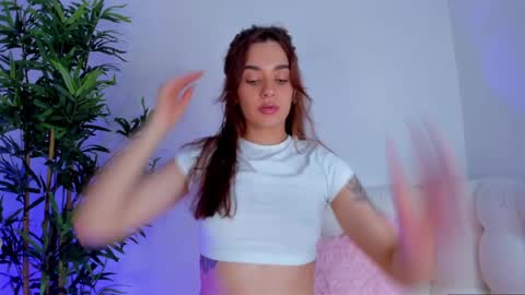 Snapshot of miss_lanaa chatting on September 18, 1:04 am Alana online show from September 18, 1:04 am