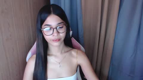 Snapshot of miss_lei18 chatting on March 12, 2:20 am leii online show from March 12, 2:20 am