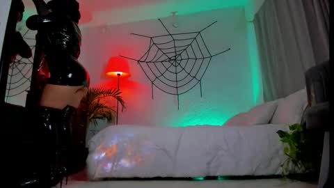 Snapshot of miss_londonn_ chatting on October 18, 2:25 am Here is Londonn Thank you for being part of this day I wish you an excellent rest. online show from October 18, 2:25 am