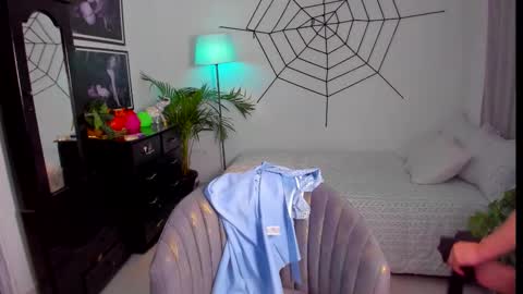 Snapshot of miss_londonn_ chatting on October 22, 12:15 am Here is Londonn Thank you for being part of this day I wish you an excellent rest. online show from October 22, 12:15 am