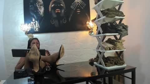 Snapshot of miss_lucero1 chatting on February 21, 11:33 am lucero online show from February 21, 11:33 am